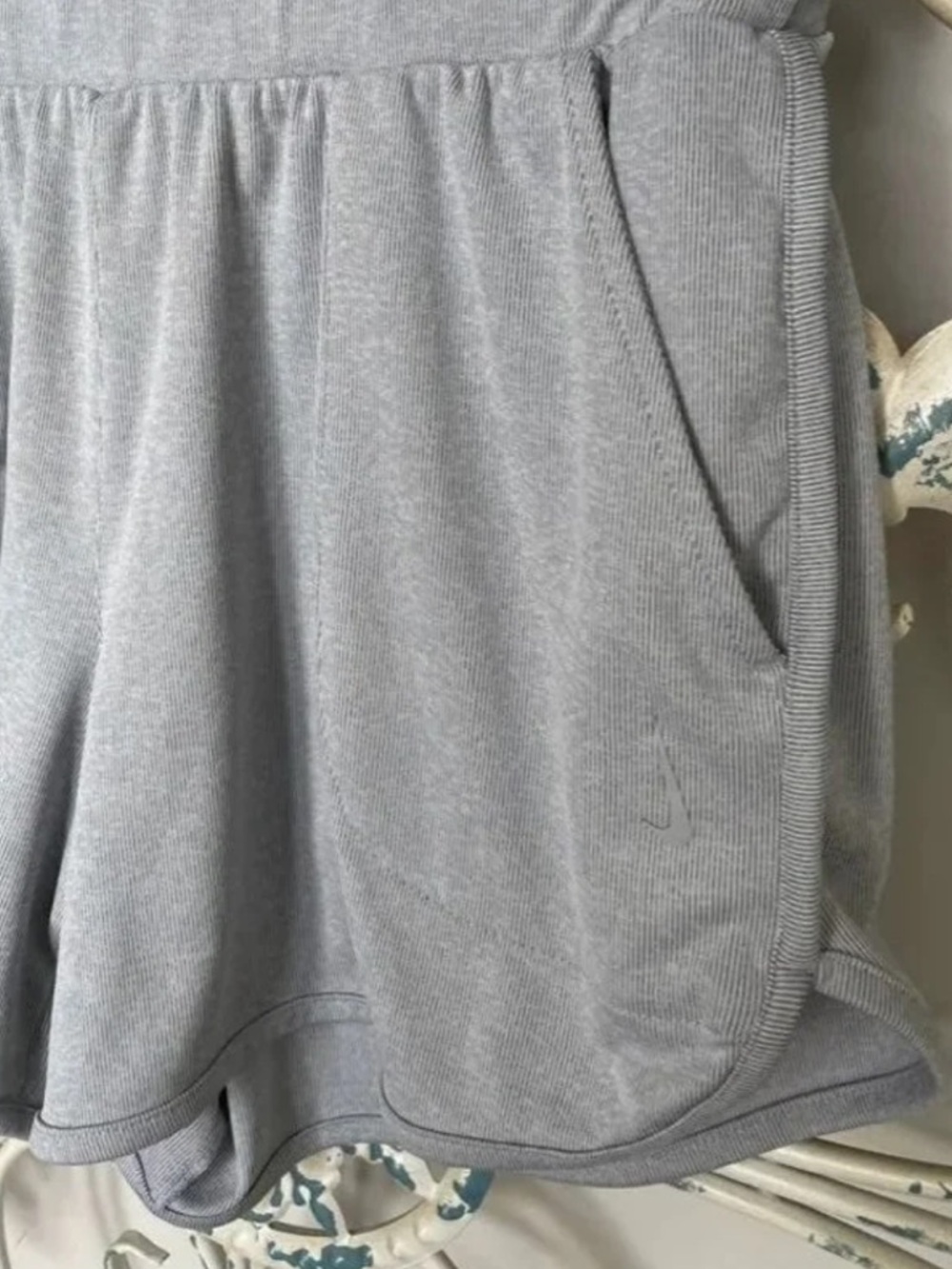 Nike Women's Light Gray Athletic Shorts with Side Pocket